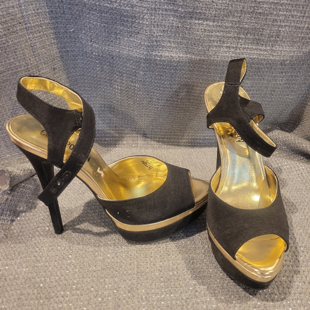 Cosmopolitan black stilettos  size 7